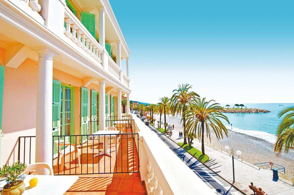 Bleues Balmoral Hotel