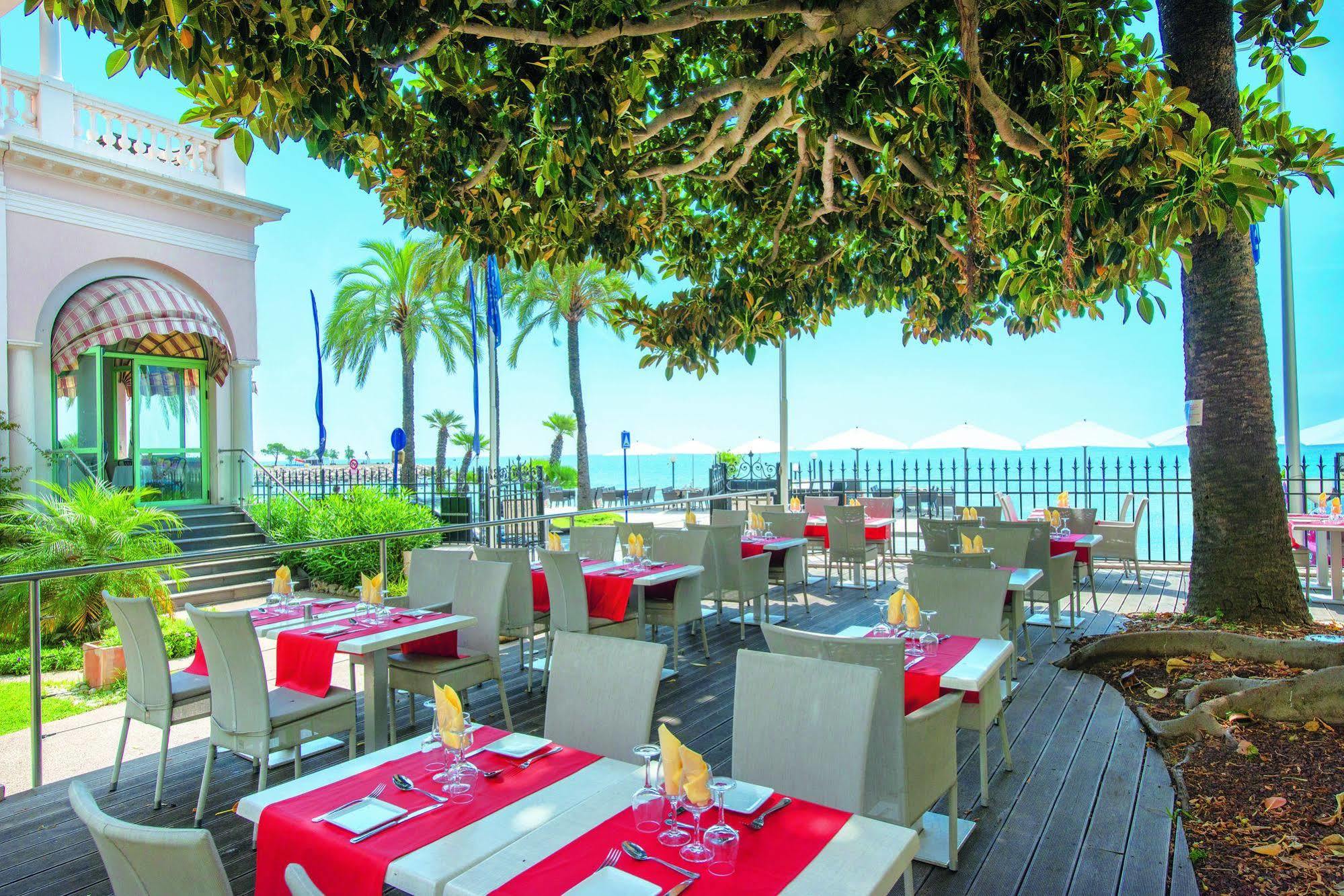 Bleues Balmoral Hotel 3*