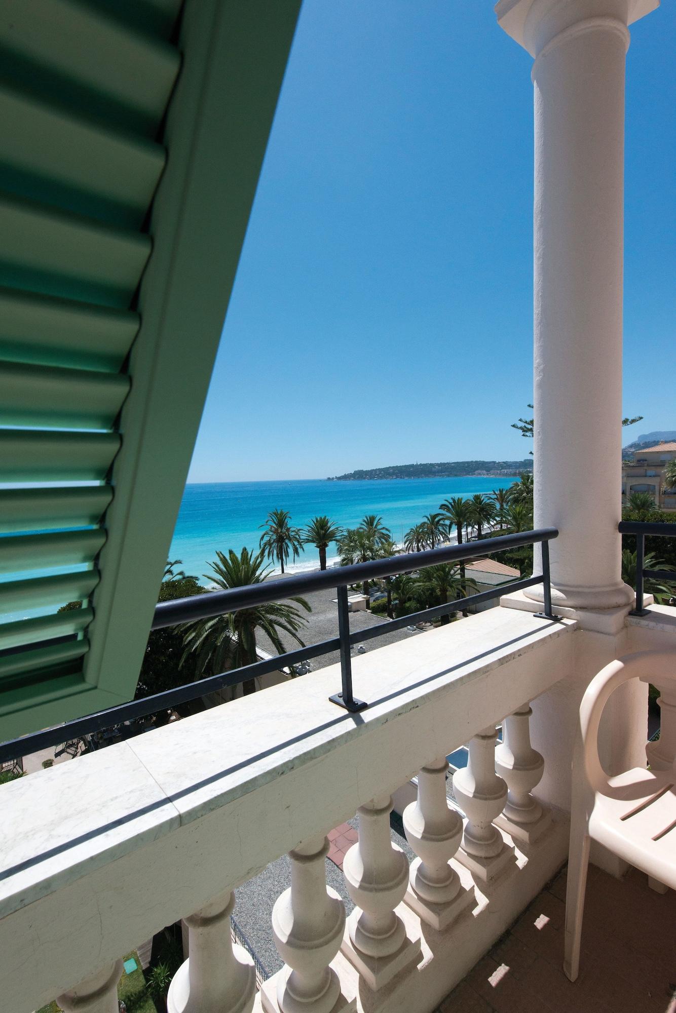 Bleues Balmoral Hotel