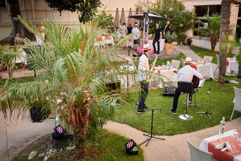 Bleues Balmoral Hotel 3*