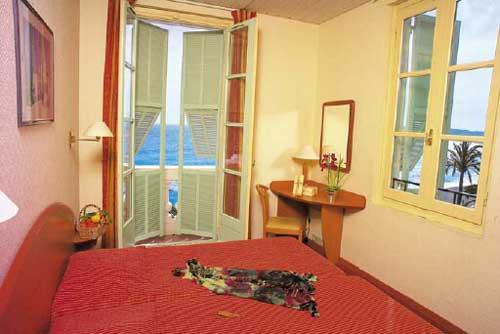 Bleues Balmoral Hotel 3*