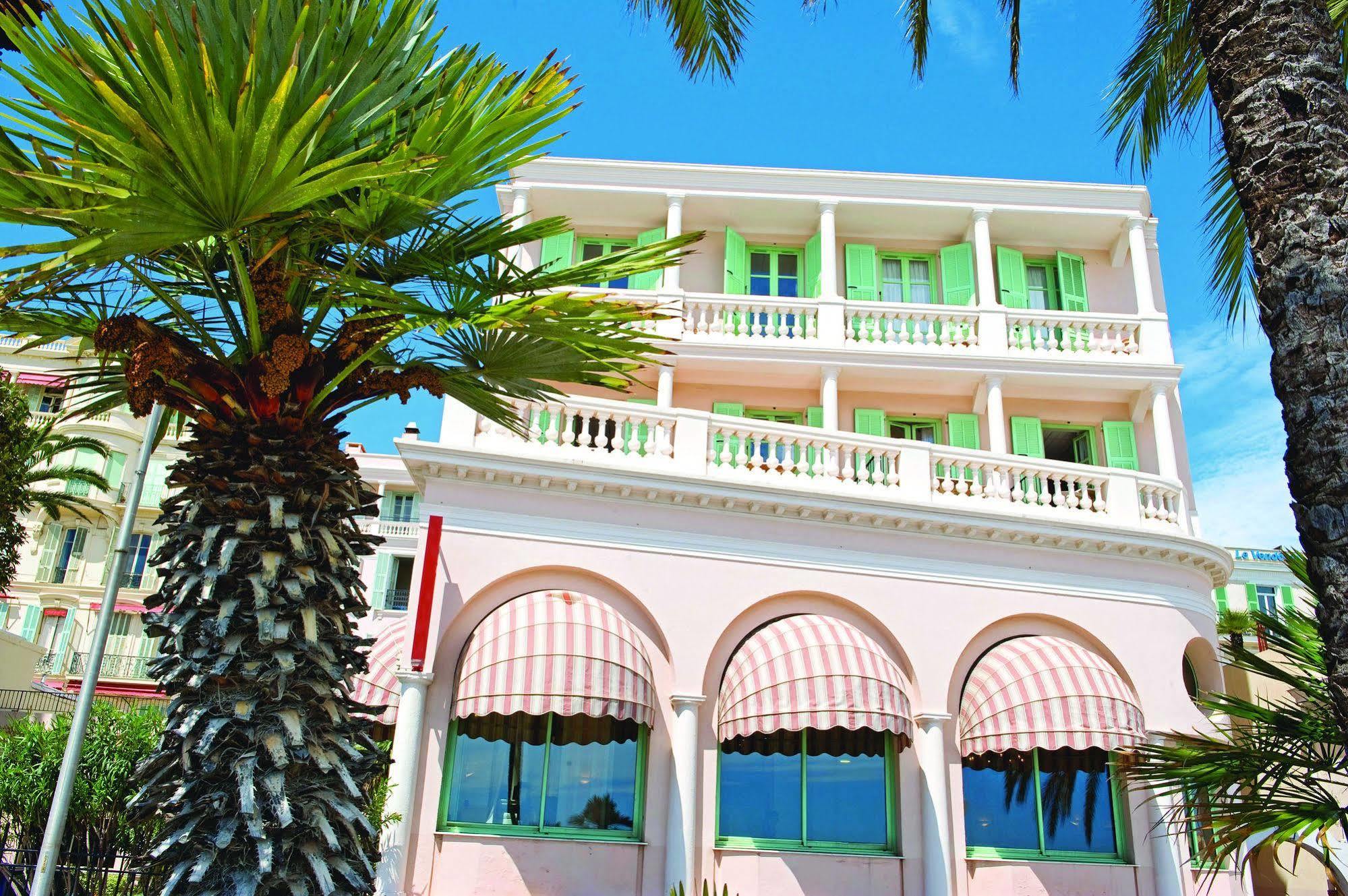 Bleues Balmoral Hotel 3*