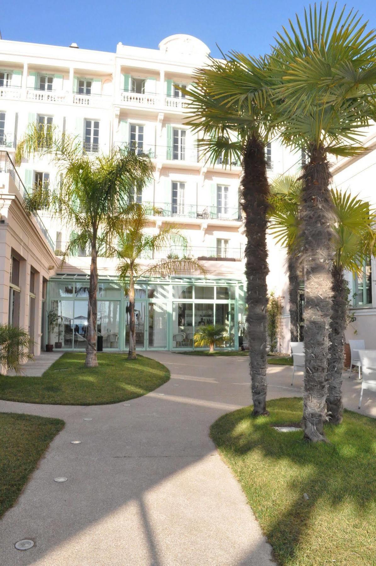 Bleues Balmoral Hotel 3*